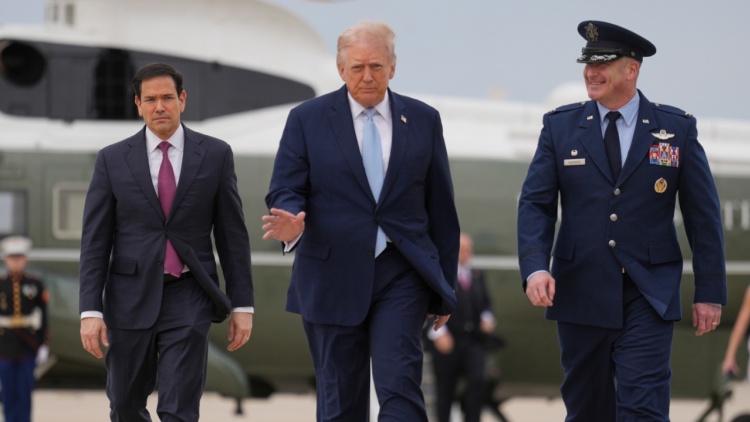 Τραμπ: «Έχουμε διαλύσει το Ιράν, θέλουν να κάνουν συμφωνία, εγώ δεν θέλω» – Στο τραπέζι σενάρια διαπραγματεύσεων 