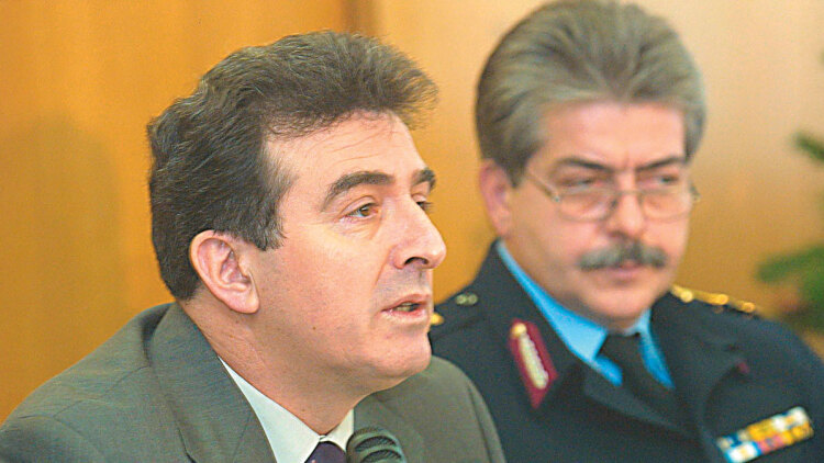 Ο τρομοκράτης «Χ» που οδήγησε Χρυσοχοΐδη - Νασιάκο στη 17 Νοέμβρη, τα ραντεβού σε ξενοδοχεία και οι φιλικές ανακρίσεις