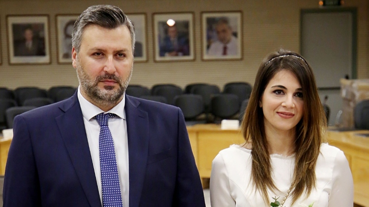 Όταν τα εν οίκω γίνονται εν δήμω: Ο Γιάννης Καλλιάνος από τα δάκρυα για τον πατέρα του, στην αποβολή της συζύγου του