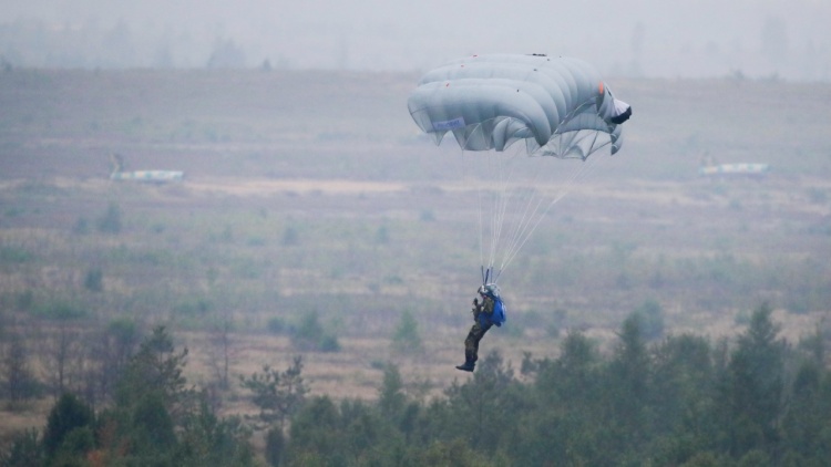 «Να κρυφτείς, να εξασφαλίσεις νερό…»: Συμβουλές επιβίωσης από βετεράνο πιλότο αν πέσεις σε εχθρικό έδαφος