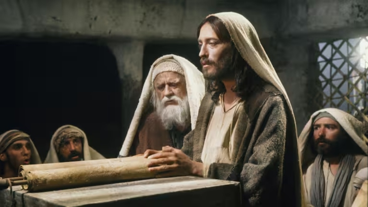 Στη σκιά του «Ιησού από τη Ναζαρέτ» και το φετινό τηλεοπτικό Πάσχα: Τραγούδια, ταινίες, επαναλήψεις, όλα όσα θα δούμε στη μικρή μας οθόνη