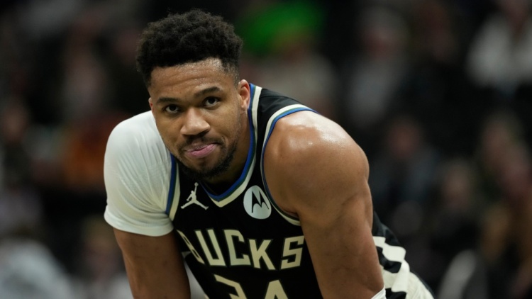  Τι τρέχει με τον Αντετοκούνμπο και τους Μπακς: Το συμβόλαιο, ο τραυματισμός και το μέλλον του Έλληνα σταρ στο NBA 