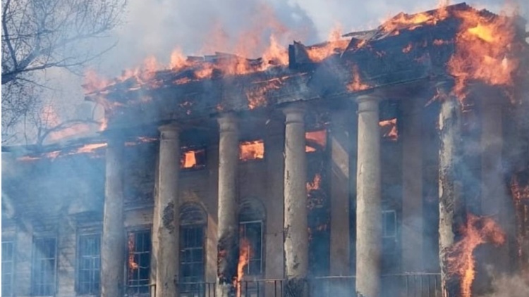 Ρωσικό πλήγμα κατέστρεψε ουκρανικό ιστορικό αρχοντικό του 19ου αιώνα που είχε επιβιώσει δύο παγκοσμίων πολέμων, δείτε βίντεο