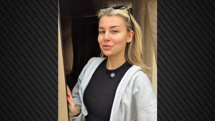 «Απορώ τι σκεφτόταν ο αρχιτέκτονας»: Στη Modern Cinderella δεν άρεσε η τουαλέτα στη σκηνή που έμεινε στην έρημο του Μαρόκου