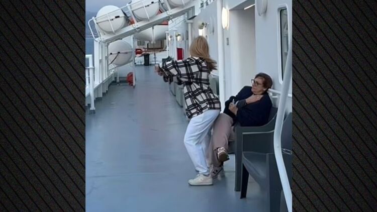 Ντορέττα Παπαδημητρίου: Ο ξέφρενος χορός της σε κατάστρωμα πλοίου και η αντίδραση της μητέρας της