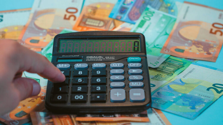 Οι αυξήσεις στους μισθούς για πάνω από 600.000 δημοσίους υπαλλήλους, δείτε παραδείγματα