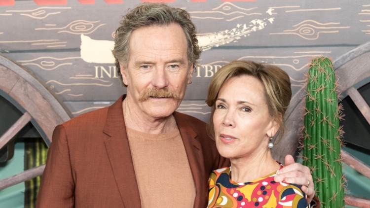 Ο Κράνστον θυμήθηκε την πρόταση γάμου στη σύζυγό του: Το σκηνικό στην μπανιέρα και το μονόπετρο στο... δάχτυλο του ποδιού του
