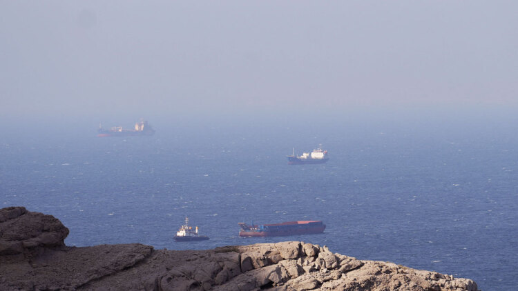Γαλλική ναυτιλιακή εταιρεία επιβεβαίωσε ότι πλοίo της δέχθηκε προειδοποιητικά πυρά στα Στενά του Ορμούζ