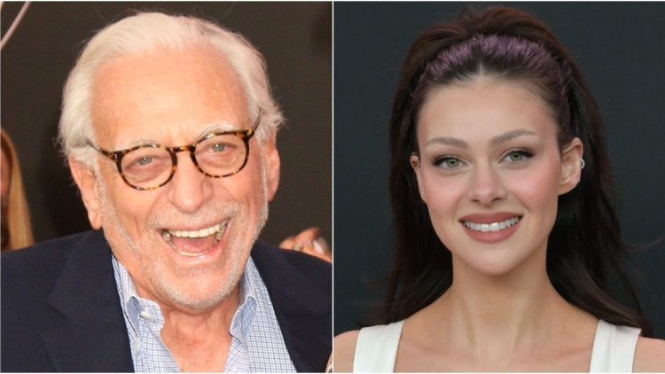 Μήνυση κατά του δισεκατομμυριούχου πατέρα της Νίκολα Πελτζ από οικιακή βοηθό για «επιθέσεις» από τον σκύλο του