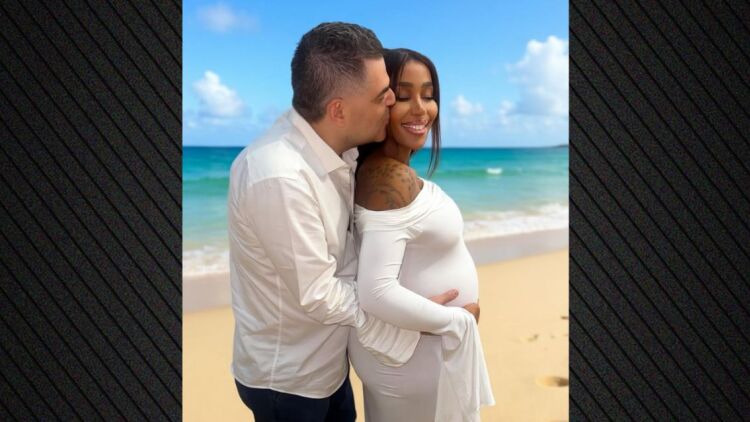 Έγκυος στο πρώτο της παιδί η Ελίζαμπεθ Ελέτσι: «Μέσα μου μεγαλώνει ένα μικρό θαύμα», γράφει 