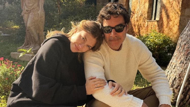 Η φωτογραφία με την Κλέλια Ανδριολάτου και τον Χριστόφορο Παπακαλιάτη στα γυρίσματα της νέας σεζόν του «Maestro»
