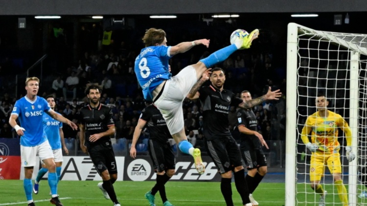 Serie A, Νάπολι – Κρεμονέζε 4-0: Εμφατική νίκη και άνοδος στη δεύτερη θέση, δείτε τα γκολ 