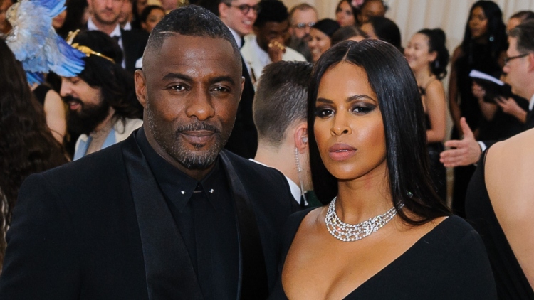 O Ίντρις Έλμπα και η σύζυγός του συμπλήρωσαν 7 χρόνια παντρεμένοι: Ένας μαγικός γάμος, γράφει ο ηθοποιός