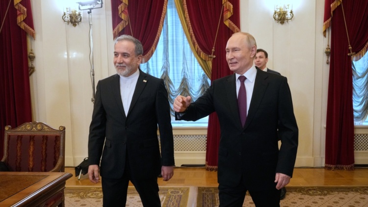 Ο Πούτιν λέει πως έλαβε μήνυμα από τον Χαμενεΐ εν μέσω φημών για την κατάστασή της υγείας του νέου ανώτατου ηγέτη του Ιράν 