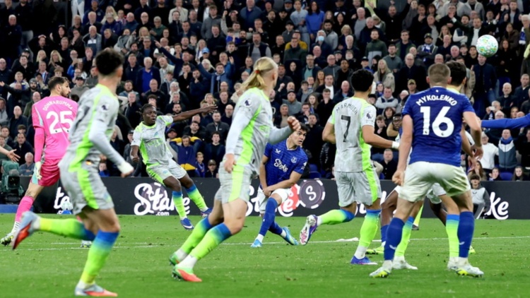 Premier League, Έβερτον - Μάντσεστερ Σίτι 3-3: Γκέλα τίτλου για τους «πολίτες» 