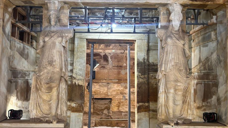 Αποκαλύφθηκε για πρώτη φορά ο επιβλητικός περίβολος του Τύμβου Κάστα, δείτε εικόνες