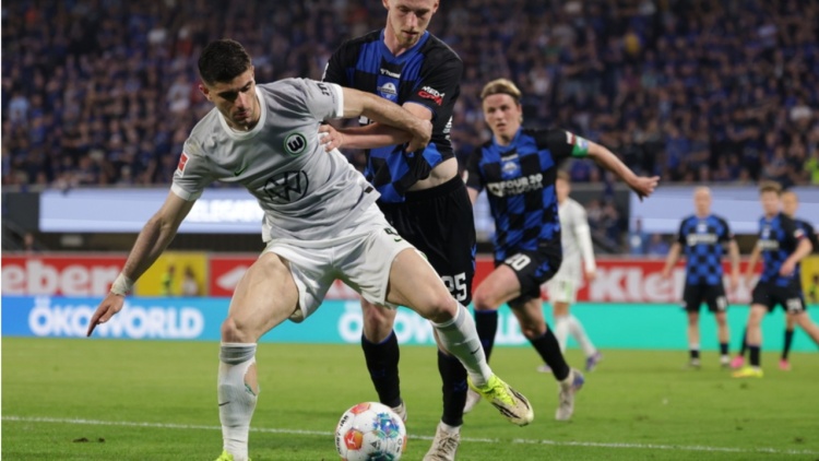 Bundesliga: Υποβιβάστηκε για πρώτη φορά η Βόλφσμπουργκ του Κουλιεράκη, στα «σαλόνια» η Πάντερμπορν  