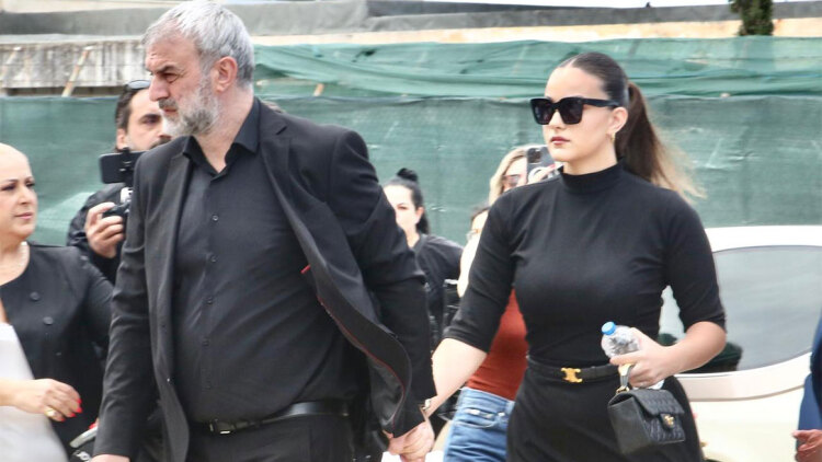 Ράγισε καρδιές ο επικήδειος της κόρης της Γωγώς Μαστροκώστα: «Σ’ αγαπώ μαμά, δεν σου λέω αντίο γιατί θα είσαι για πάντα μέσα μου»