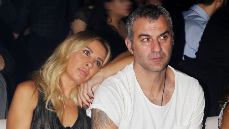 Τραϊανός Δέλλας για Γωγώ Μαστροκώστα: Σήμερα πριν 16 χρόνια μας ένωσε ο Θεός με τα δεσμά του γάμου, χτες κόπηκαν πάλι από εκείνον, τέτοιο σενάριο ούτε σε ταινία