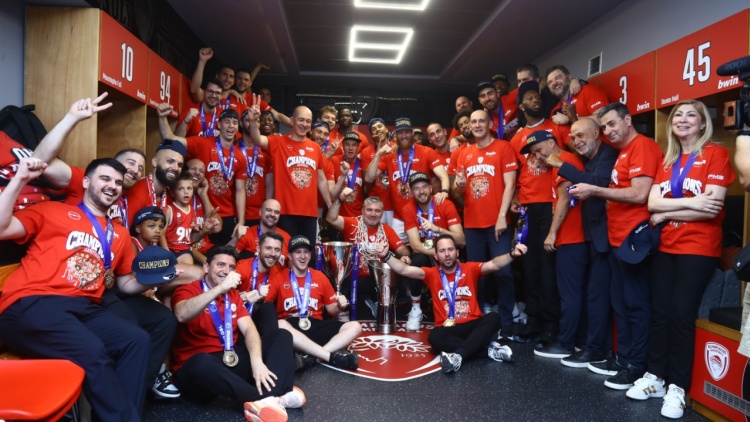 Αγγελόπουλοι στους παίκτες του Ολυμπιακού: «Είστε οι καλύτεροι σε Ελλάδα και Ευρώπη», δείτε βίντεο