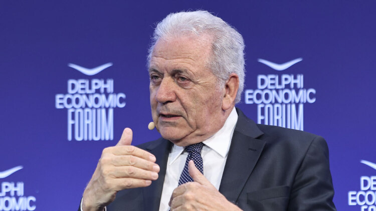 Qatargate:  Ένταλμα σύλληψης για τον Αβραμόπουλο από τη βελγική Δικαιοσύνη, έχω δηλώσει στο Πόθεν Έσχες τις αμοιβές μου από τη ΜΚΟ, απαντά