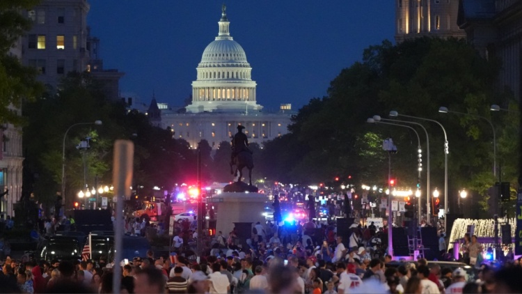 Ανοίγει ξανά το National Mall μετά την καταιγίδα: «Ακόμη κι αν το ξημερώσουμε, θα γίνει η γιορτή», λέει ο Τραμπ 