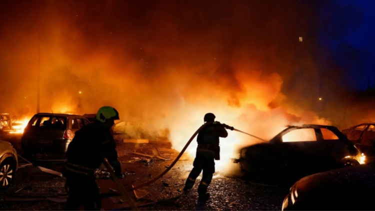 Τουλάχιστον τρεις νεκροί σε νέα ρωσική επίθεση με βαλλιστικούς πυραύλους στο Κίεβο  