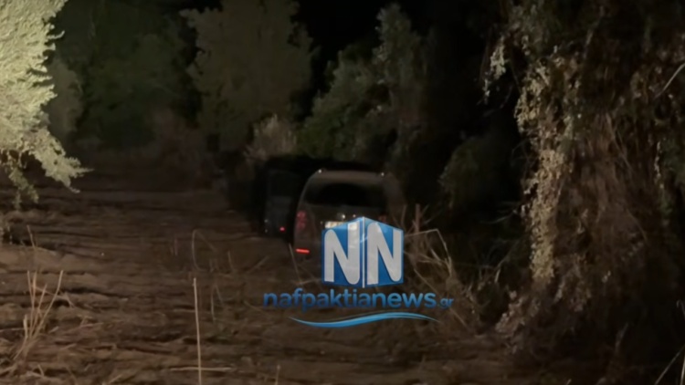 Καταδίωξη στο Αντίρριο: Οδηγός εμβόλισε περιπολικό, εγκατέλειψε το αυτοκίνητο και εξαφανίστηκε, δείτε βίντεο 