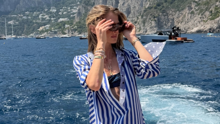 Αμαλία Κωστοπούλου: Η απόδρασή της στο Κάπρι και η βόλτα με σκάφος