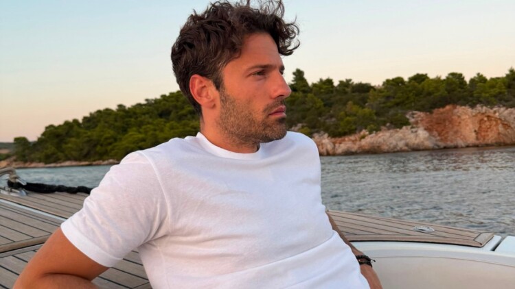 Ο Κωνσταντίνος Αργυρός φωτογραφήθηκε μέσα σε σκάφος: Μεσοπέλαγα αρμενίζω, έγραψε
