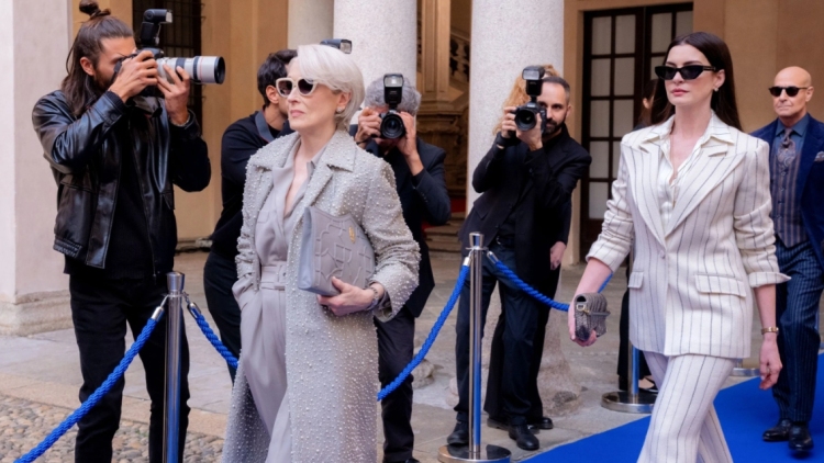 Ρούχα και αξεσουάρ από το «Ο Διάβολος φοράει Prada 2» βγαίνουν σε διαδικτυακή δημοπρασία