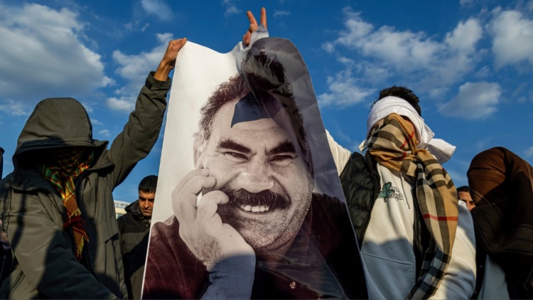 Το PKK καταγγέλλει «σοβαρά λάθη» στο νομοσχέδιο για τους μαχητές του και ζητά την αποφυλάκιση Οτσαλάν  