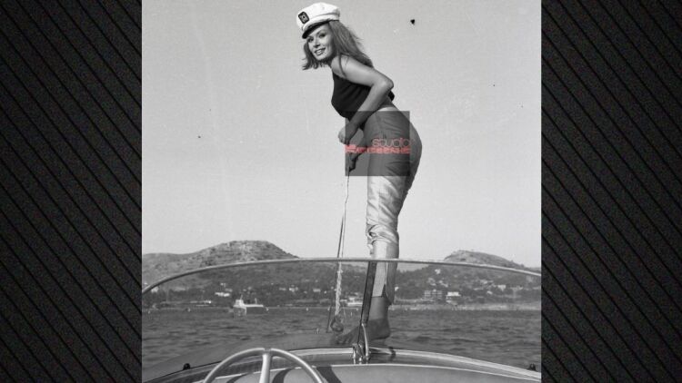 Η Ρίκα Διαλυνά έγινε 95: Η φωτογραφία πάνω σε σκάφος από τη δεκαετία του 1960
