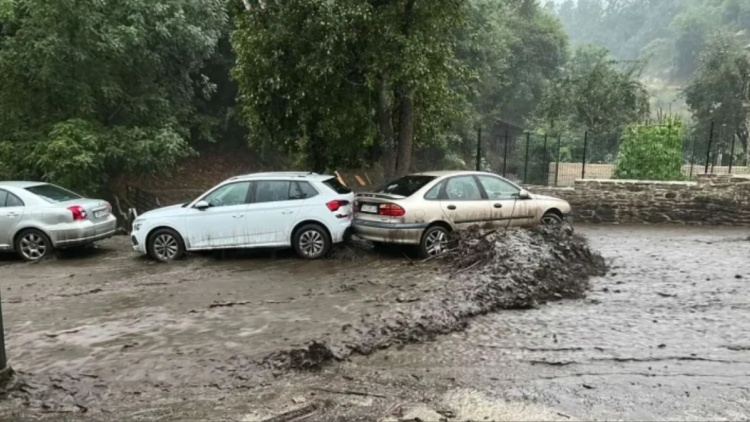 Δύο γυναίκες νεκρές από πλημμύρα και κατολίσθηση στην Ισπανία, δείτε βίντεο 