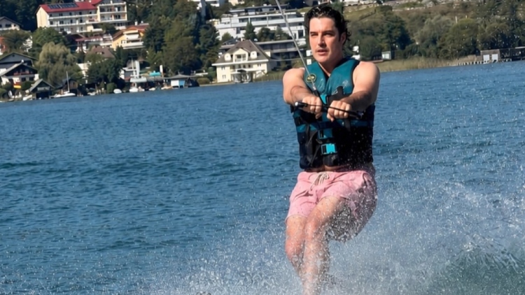 Ο Χριστόφορος Παπακαλιάτης έκανε wakeboard, δείτε βίντεο και φωτογραφίες