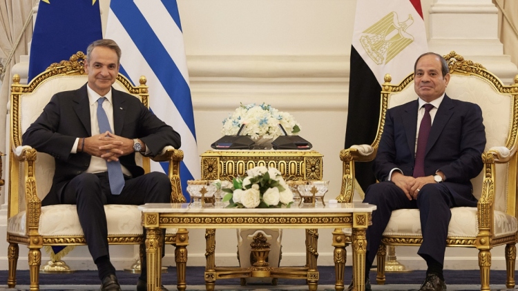 Σε λίγη ώρα οι δηλώσεις Μητσοτάκη και Σίσι μετά την συνάντησή τους στην Αίγυπτο και την τριμερή με την Κύπρο