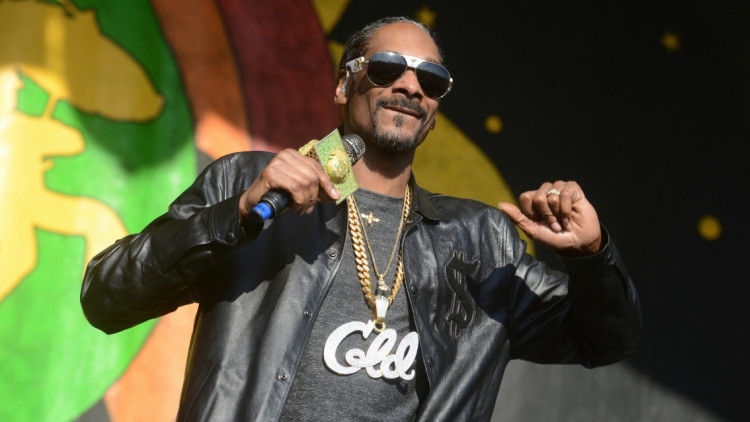 Snoop Dogg για τη βιογραφική ταινία του: Έχω την ευκαιρία να «φέρω ξανά στη ζωή» τη μητέρα μου και τον αδελφό μου
