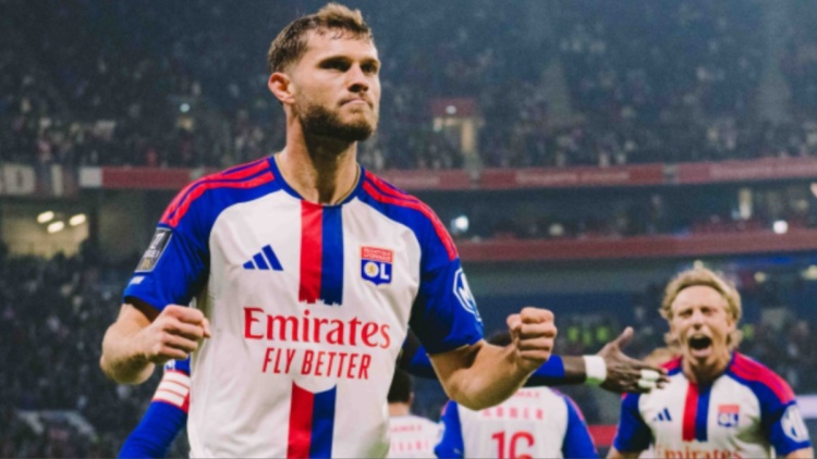 Λιόν – Νις 2-1: Ανατροπή με δέκα παίκτες και πενταπλή ισοβαθμία στην κορυφή της Ligue 1, δείτε τα γκολ 