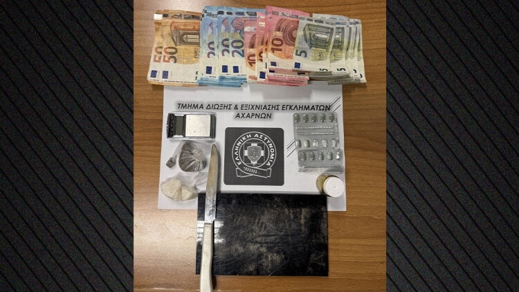 Διακινούσαν ναρκωτικά πίσω από τα κάγκελα και σε ειδικό δωμάτιο σπιτιού στις Αχαρνές, συνελήφθη και 14χρονος