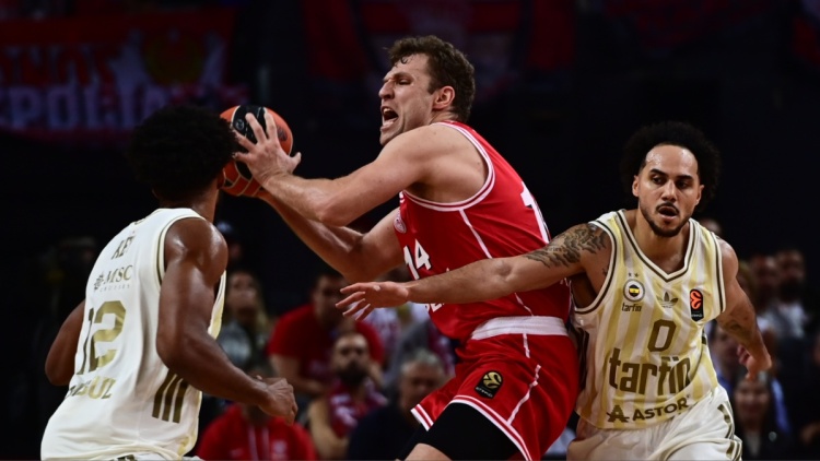 Euroleague: Ο Ολυμπιακός λύγισε στο φινάλε από τη Φενερ, διπλό της Βαλένθια στο Παρίσι και περίπατος της Ζαλγκίρις, δείτε βίντεο 