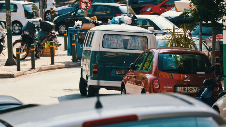 Τέλη κυκλοφορίας 2026: Ποιοι μπορούν να γλιτώσουν ή να μειώσουν την πληρωμή τους, τι ισχύει με τα πρόστιμα
