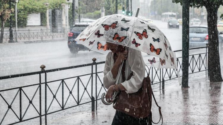 Από τα ξημερώματα ξεκινά η 48ωρη κακοκαιρία με καταιγίδες και θυελλώδεις ανέμους, πότε θα βρέξει στην Αττική