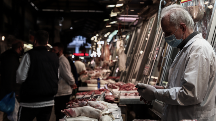 Τσικνοπέμπτη: Οι τιμές σε σουβλάκι, αρνί, μοσχάρι και λουκάνικα - Πόσο ακριβότερα θα πληρώσουμε φέτος το κρέας