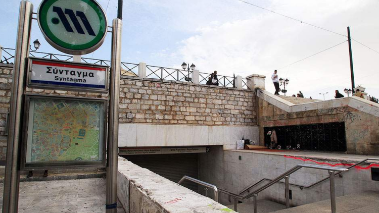 Κλείνει στις 14:00 ο σταθμός του μετρό Σύνταγμα λόγω αντιπολεμικού συλλαλητηρίου
