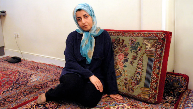 Σε κρίσιμη κατάσταση η νομπελίστρια Ναργκίς Μοχαμαντί μετά από καρδιακή προσβολή στη φυλακή 