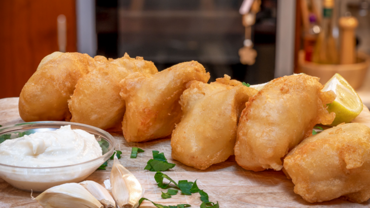 25η Μαρτίου: Γιατί τρώμε μπακαλιάρο ανήμερα του Ευαγγελισμού της Θεοτόκου - Η ιστορία με το «ψάρι του βουνού»
