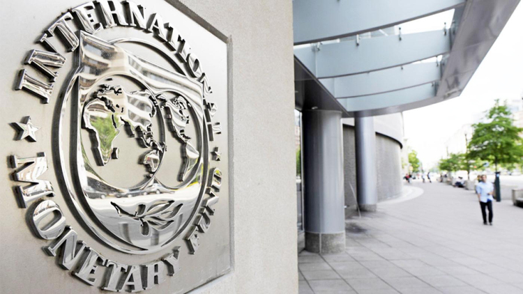 ΔΝΤ: Ανάπτυξη κάτω από 1% και πληθωρισμός άνω του στόχου στην Ευρωζώνη, αλλά μείωση του χρέους στην Ελλάδα