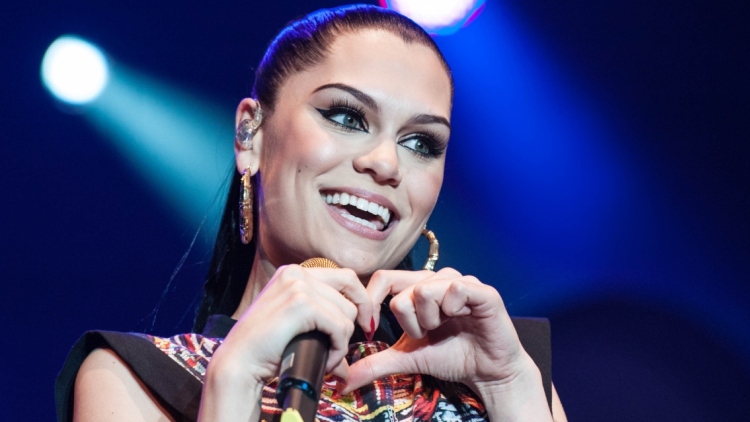 Η Jessie J ανακοίνωσε ότι είναι «καθαρή» από τον καρκίνο