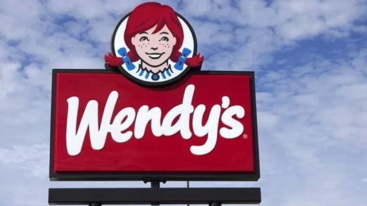 Wendy’s: Πώς ένα σχόλιο στα social εκτόξευσε τη μετοχή σε ιστορικό ράλι