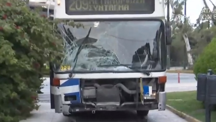 Νεκρός ο αναβάτης της μοτοσικλέτας που συγκρούστηκε με λεωφορείο στην  Αρδηττού - Ήταν ειδικός φρουρός